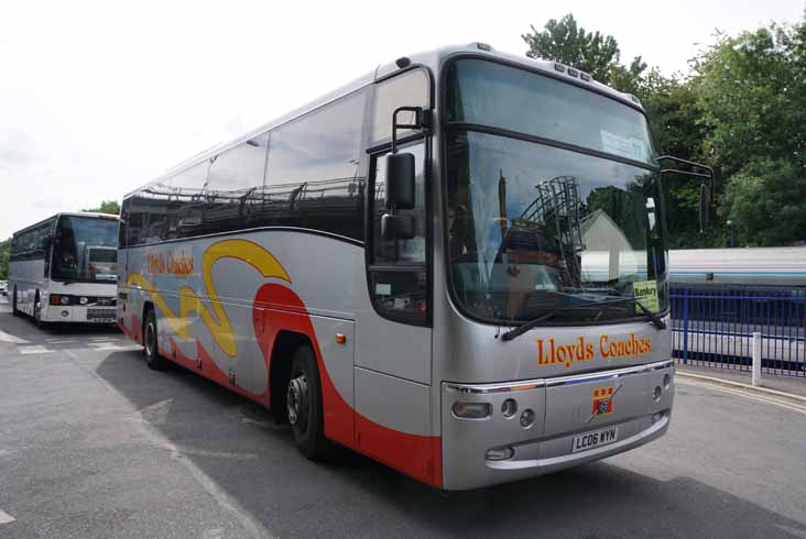 Lloyds Coaches Volvo B12B Plaxton LC06WYN